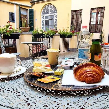 The Lux Couette-café *